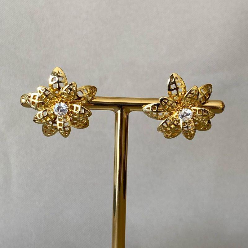 BRINCO FLOR COM ZIRCONIA