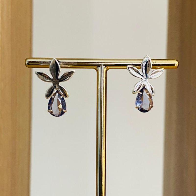 BRINCO FLOR COM ZIRCONIA