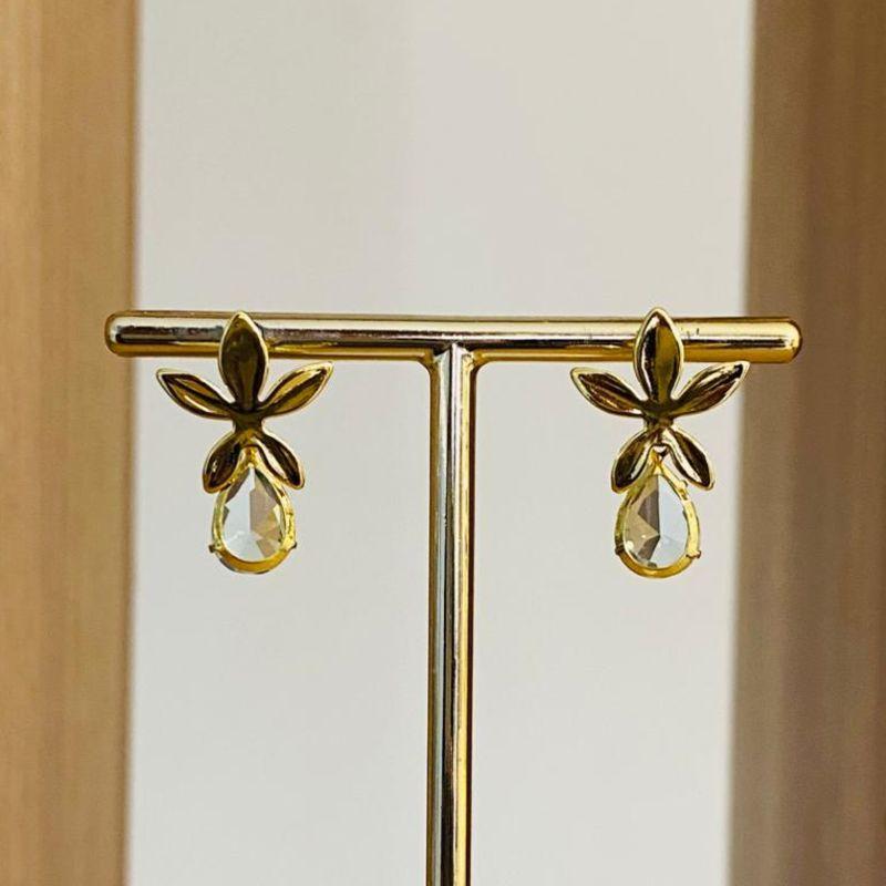 BRINCO FLOR COM ZIRCONIA