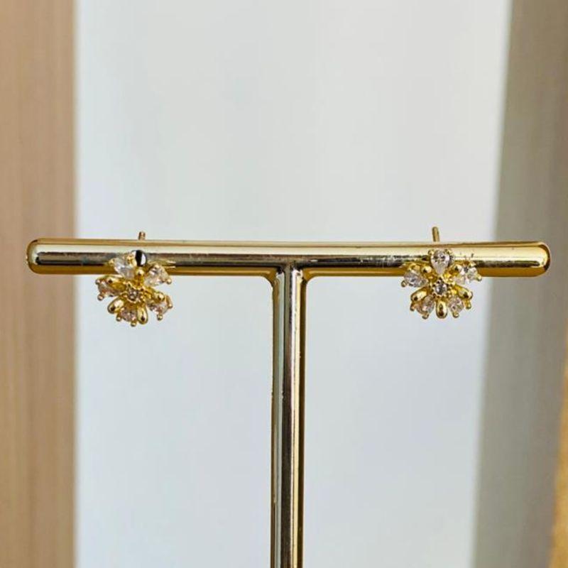 BRINCO FLOR COM ZIRCONIAS