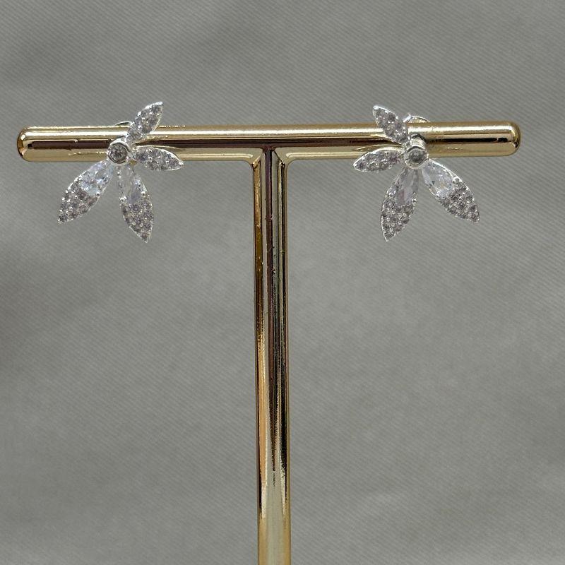 BRINCO FLOR CRAVEJADA