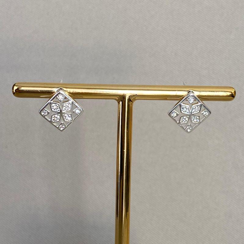 BRINCO FLOR CRAVEJADA