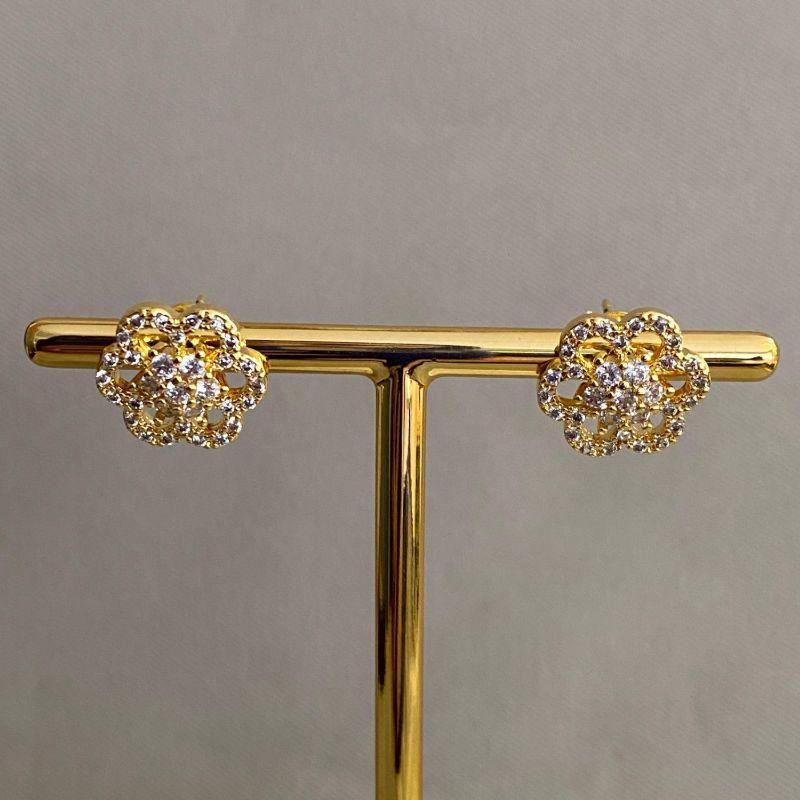 BRINCO FLOR CRAVEJADA