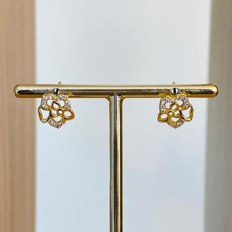 BRINCO FLOR CRAVEJADO