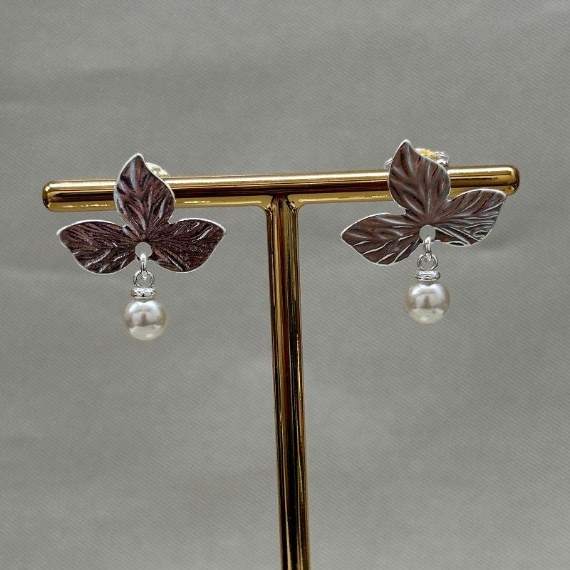 BRINCO FLOR PEROLA PENDURADA