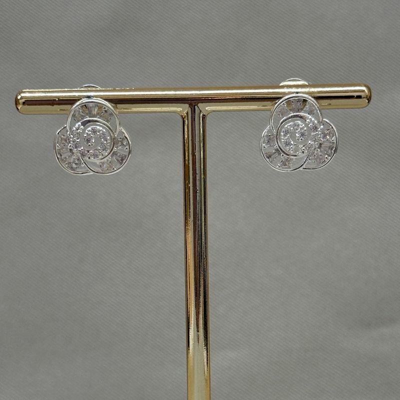 BRINCO FLOR ZIRCONIA CRAVEJADA