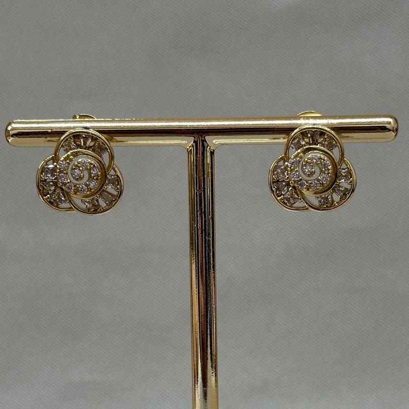 BRINCO FLOR ZIRCONIA CRAVEJADA