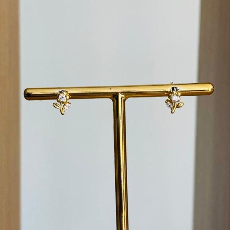 BRINCO FLORZINHA COM ZIRCONIA