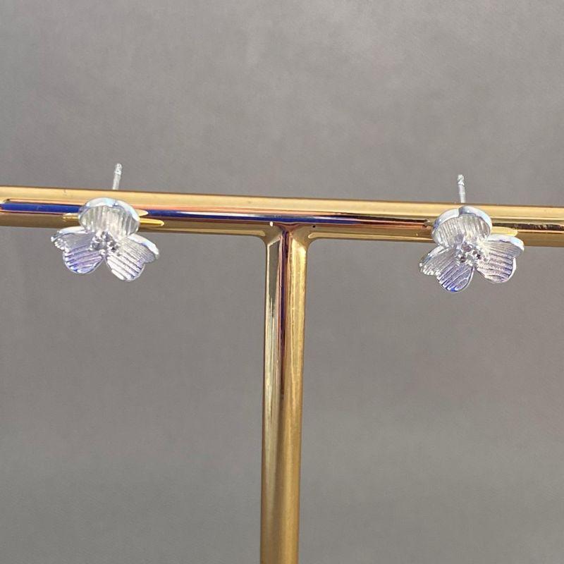 BRINCO FLORZINHA COM ZIRCONIA