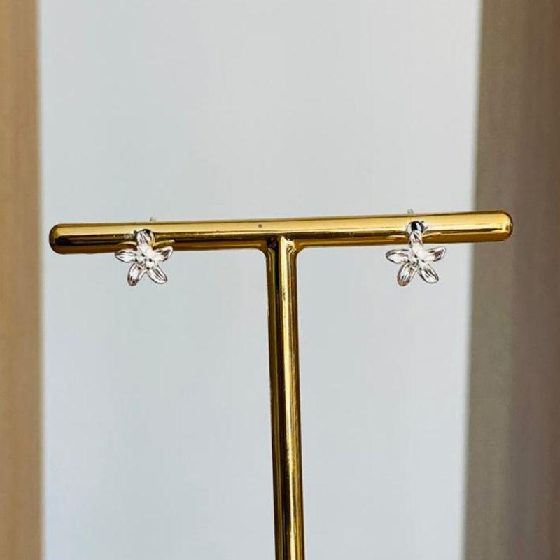 BRINCO FLORZINHA COM ZIRCONIA