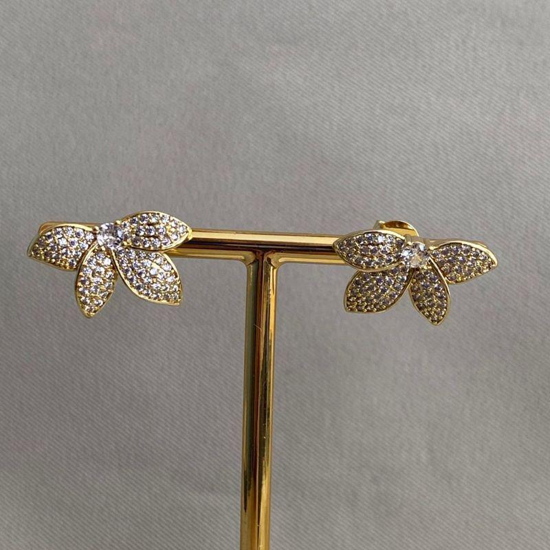 BRINCO FOLHAS CRAVEJADA E ZIRCONIA