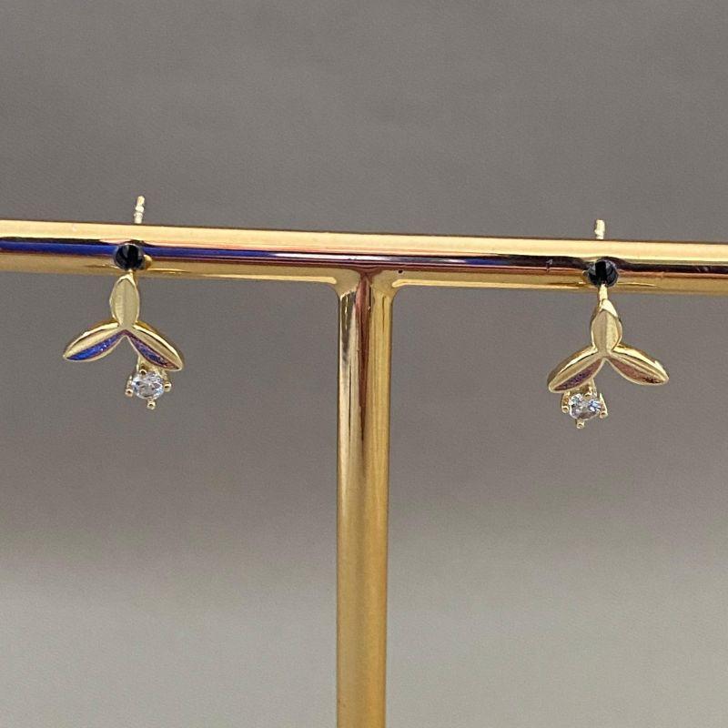 BRINCO FOLHINHA COM ZIRCONIAS