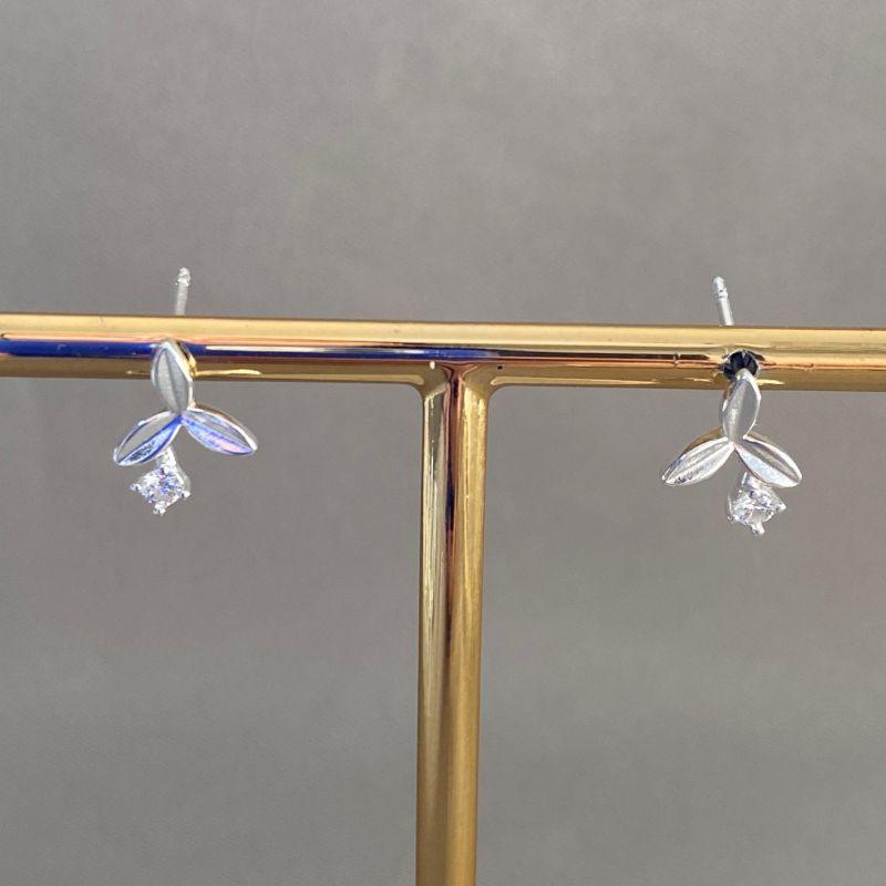 BRINCO FOLHINHA COM ZIRCONIAS