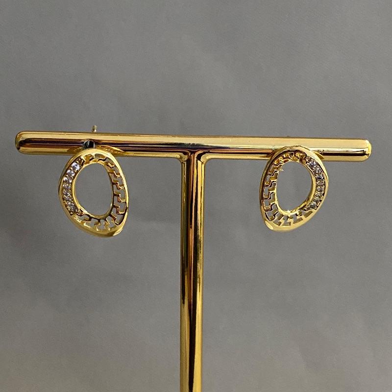 BRINCO GOTA VAZADO E CRAVEJADO