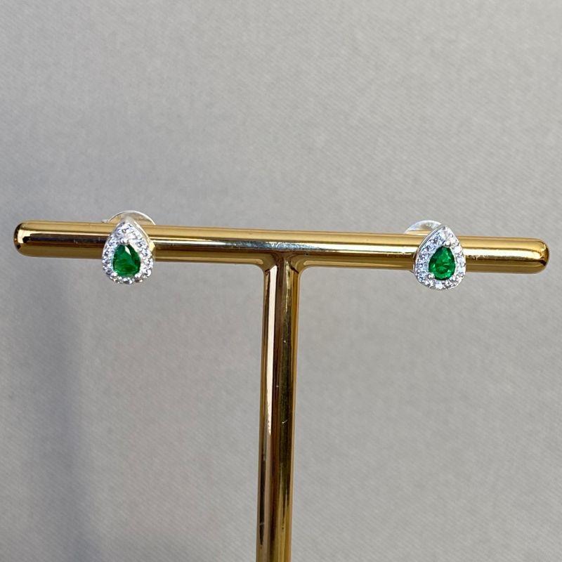 BRINCO GOTINHA CRAVEJADA ESMERALDA