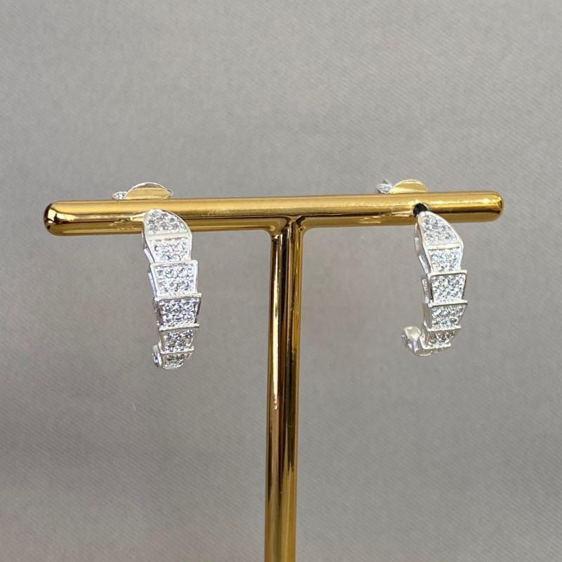 BRINCO MEIA ARGOLA CRAVEJADA