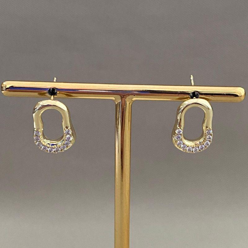 BRINCO MINIMALISTA CRAVEJADO