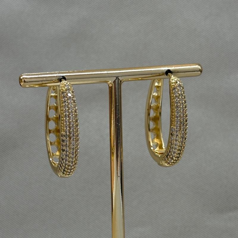 BRINCO OVAL GRANDE CRAVEJADO