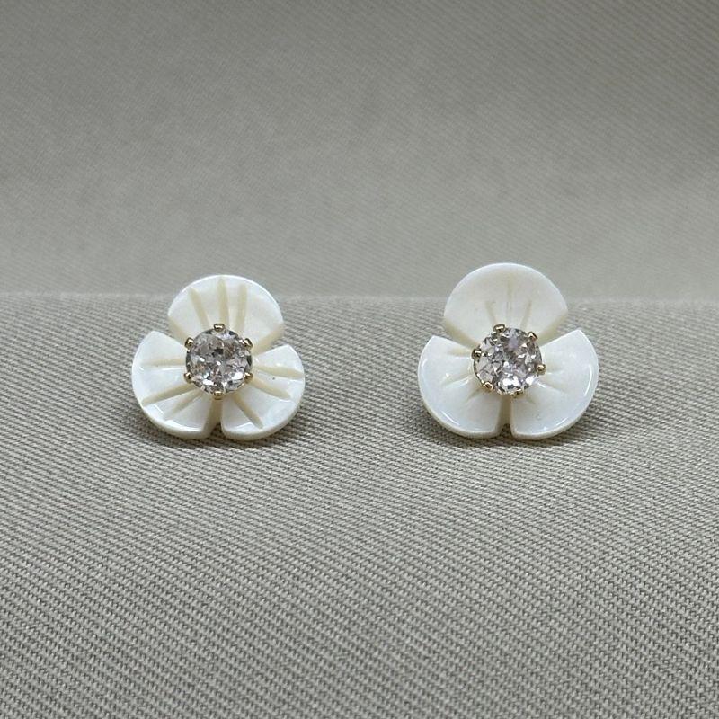 BRINCO PONTO DE LUZ 5MM/3 FOLHAS MADRE PERÓLA