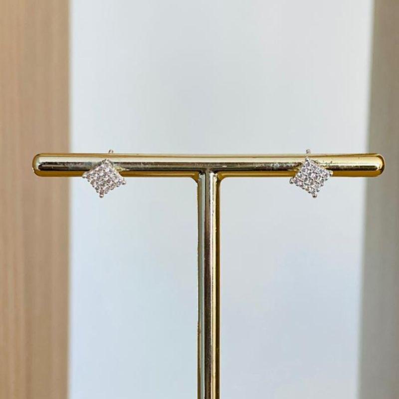 BRINCO QUADRADINHO CRAVEJADO