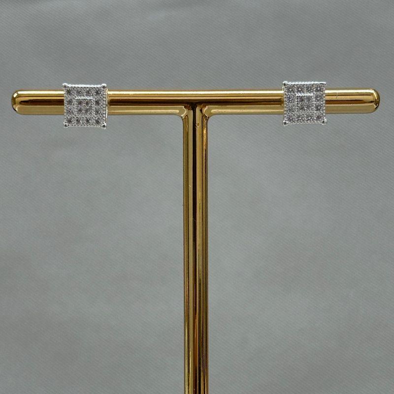 BRINCO QUADRADO CRAVEJADO