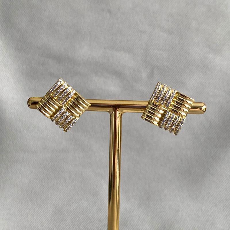 BRINCO QUADRADO CRAVEJADO