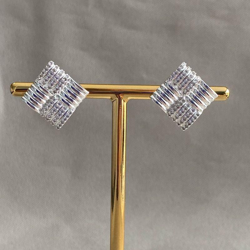 BRINCO QUADRADO CRAVEJADO