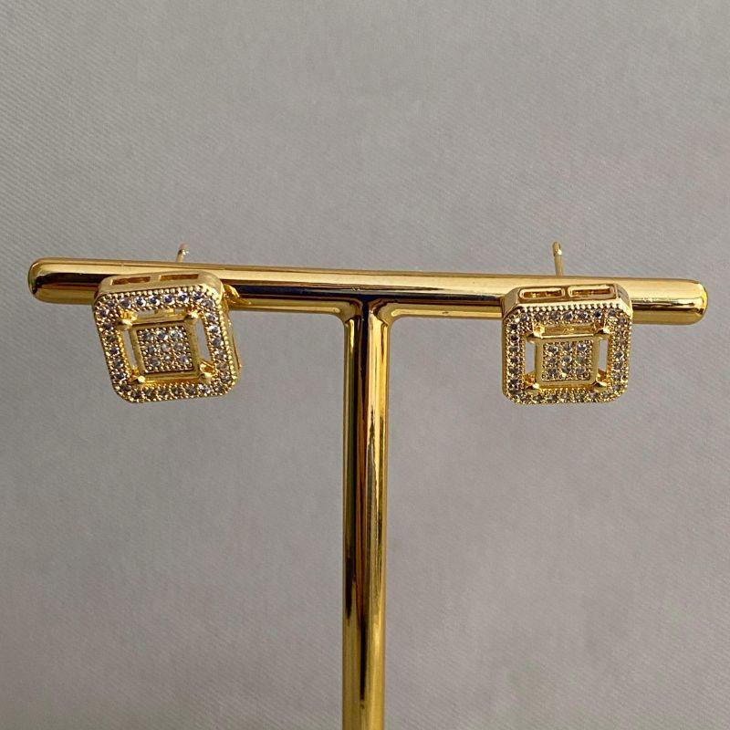 BRINCO QUADRADO CRAVEJADO