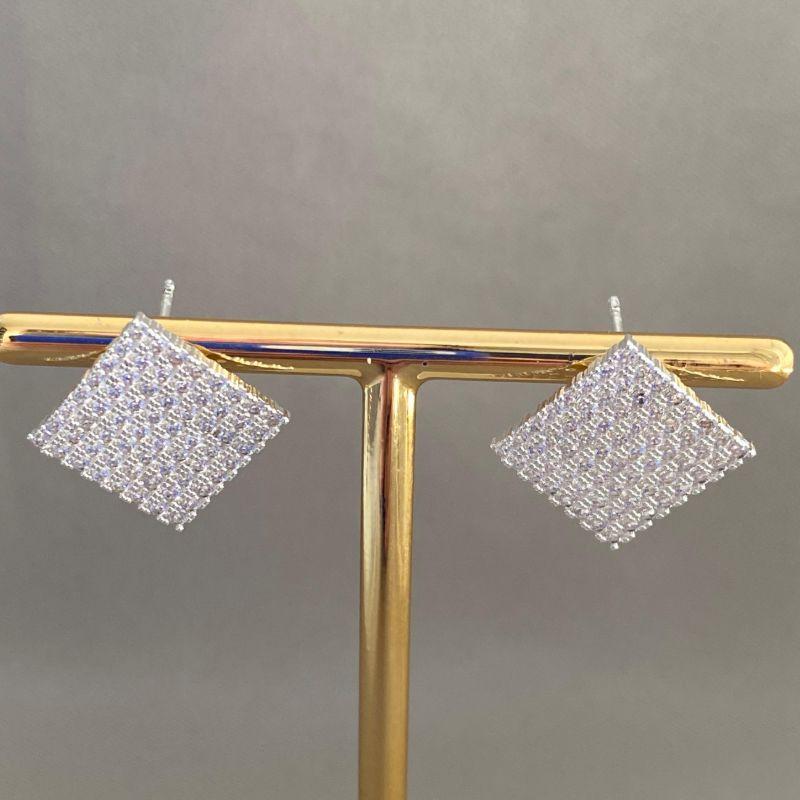 BRINCO QUADRADO CRAVEJADO