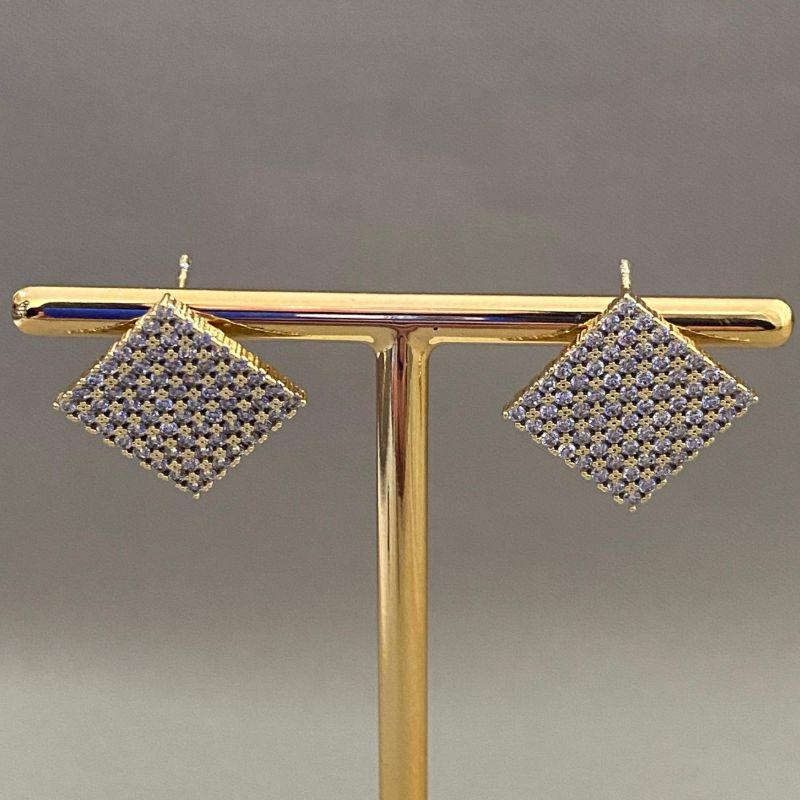 BRINCO QUADRADO CRAVEJADO