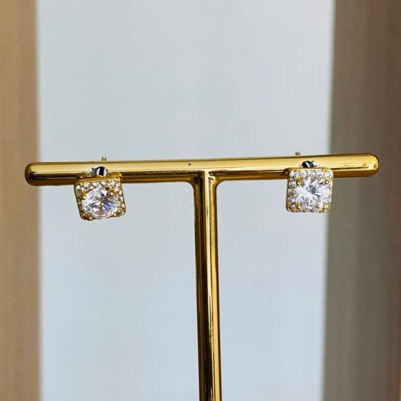 BRINCO QUADRADO CRAVEJADO