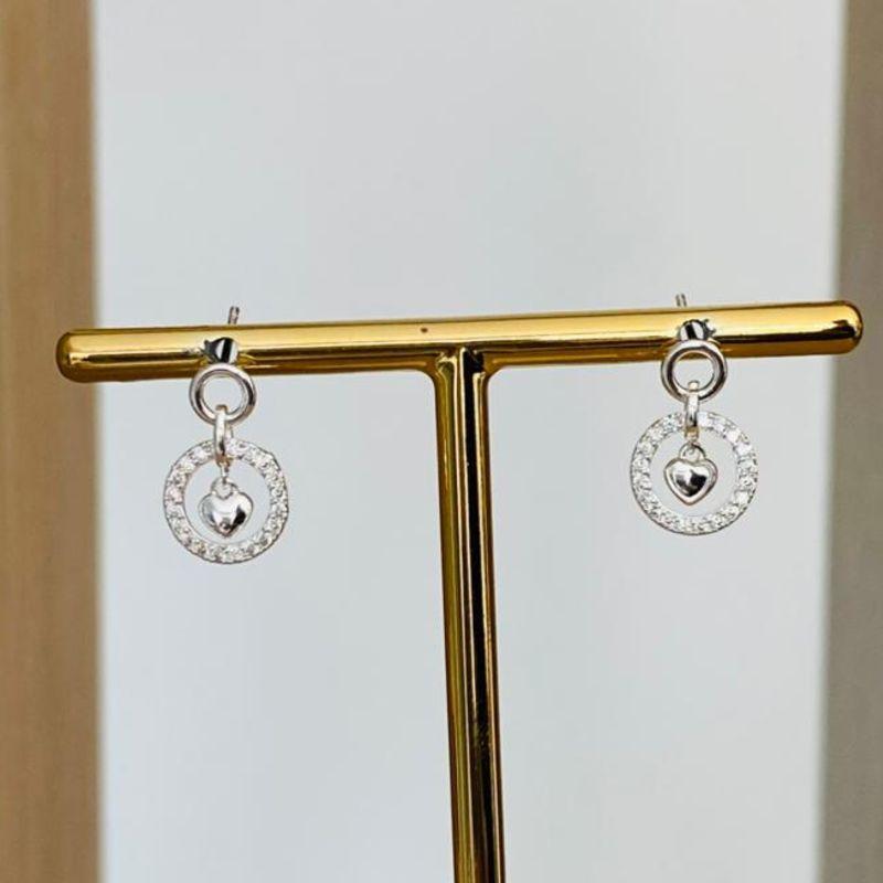 BRINCO REDONDO COM CORAÇÃO CRAVEJADO