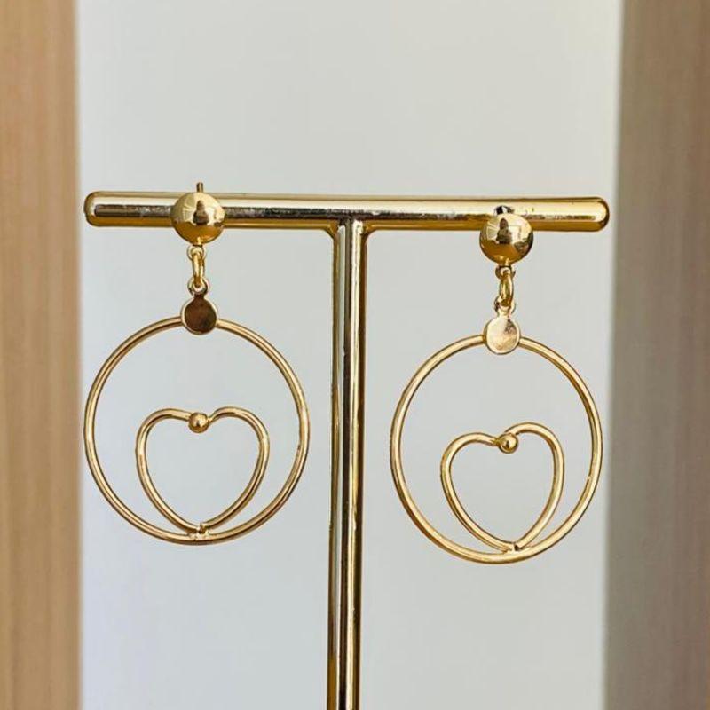 BRINCO REDONDO COM CORAÇÃO VAZADO