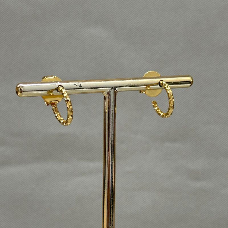 BRINCO SEMI ARGOLA PEQUENA DETALHES