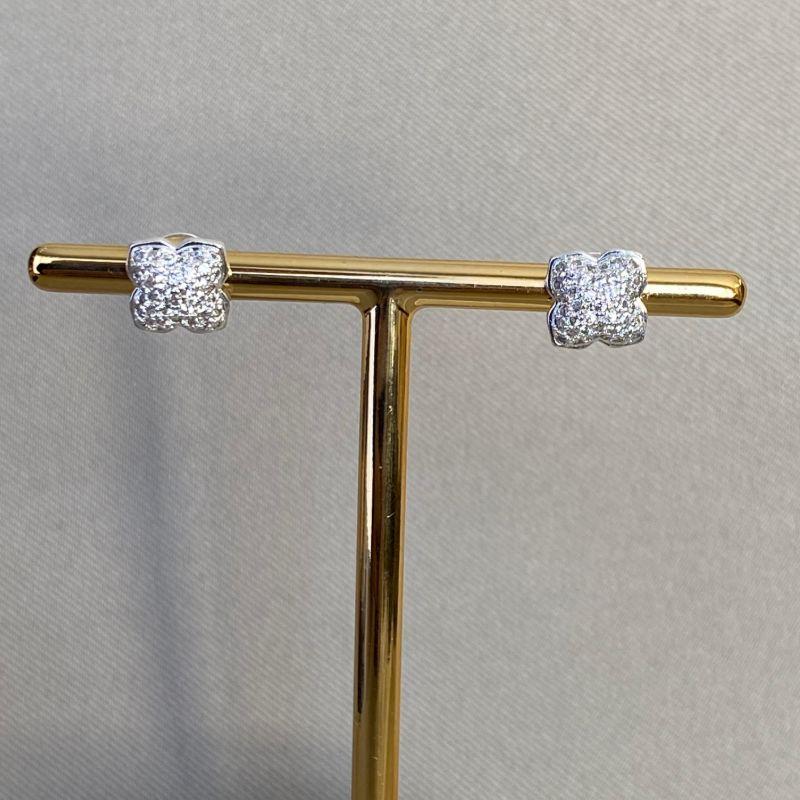 BRINCO TREVO CRAVEJADO