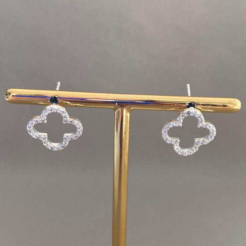 BRINCO TREVO CRAVEJADO