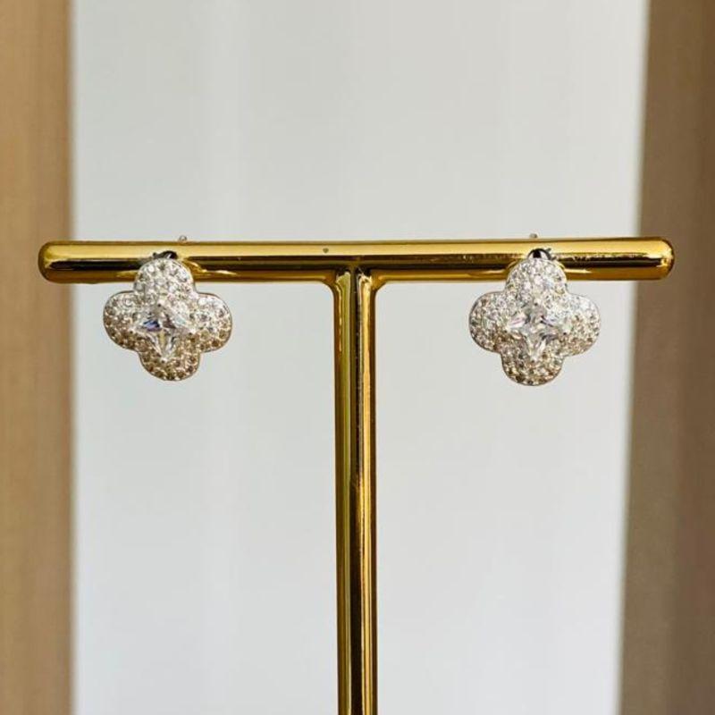 BRINCO TREVO CRAVEJADO