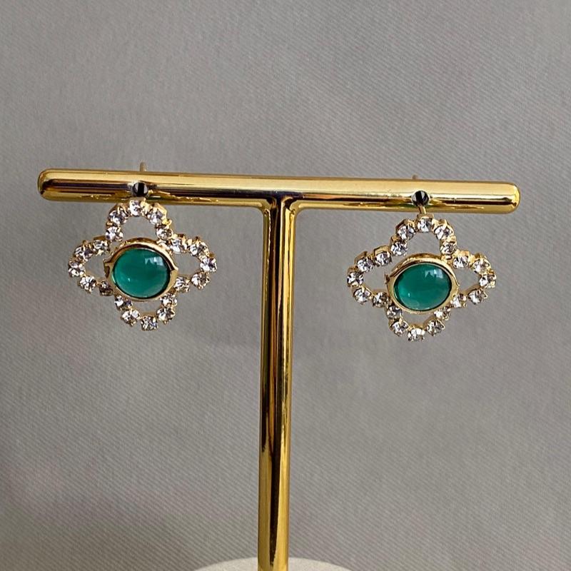 BRINCO TREVO CRAVEJADO COM ZIRCONIA