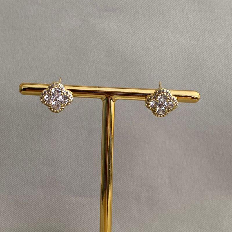 BRINCO TREVO CRAVEJADO COM ZIRCONIA