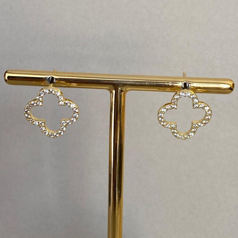 BRINCO TREVO CRAVEJADO VAZADO M