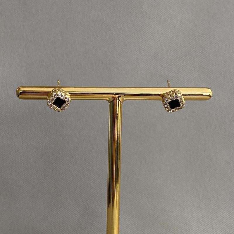 BRINCO TREVO PRETO CRAVEJADO EM VOLTA PEQUENO