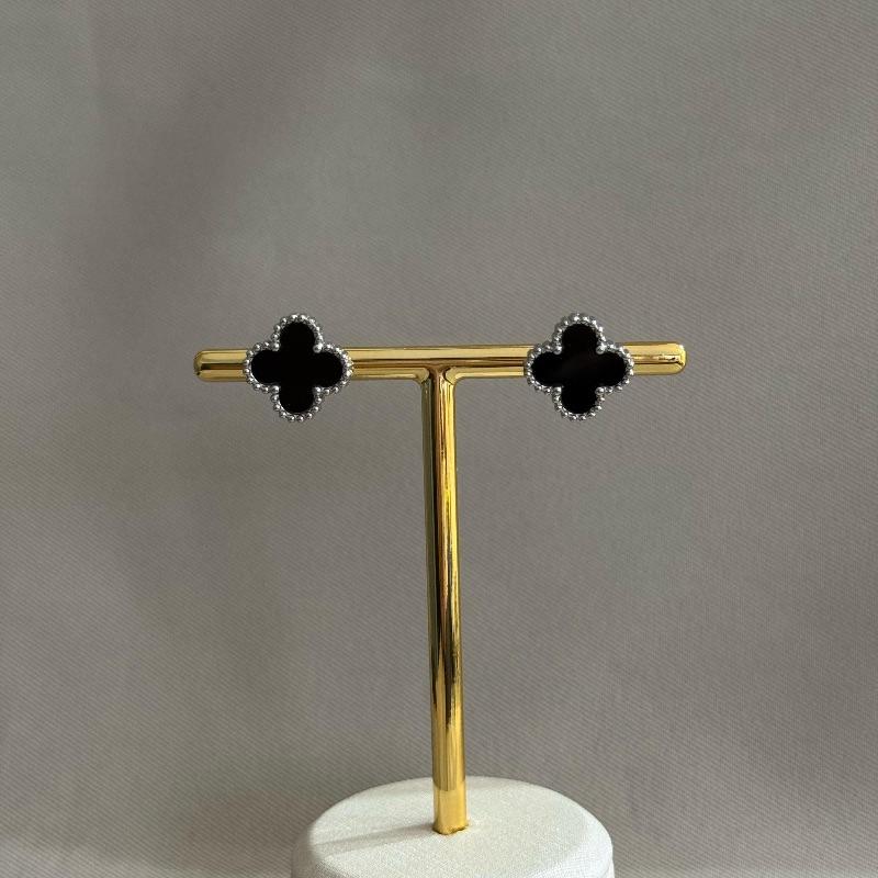 BRINCO TREVO PRETO STEEL