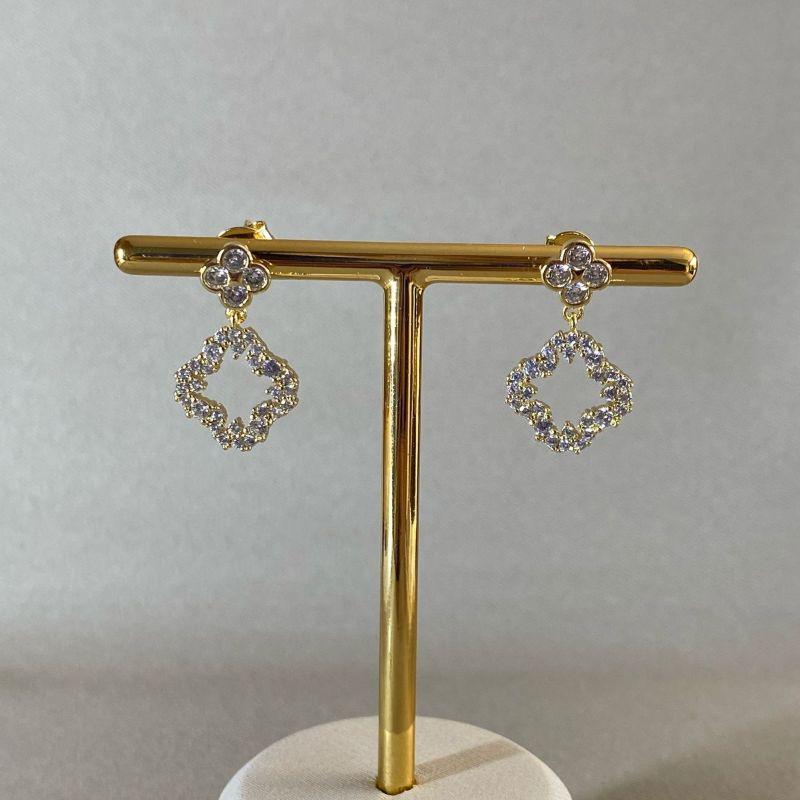 BRINCO TREVO ZIRCONIA/TREVO PENDURADO CRAVEJADO