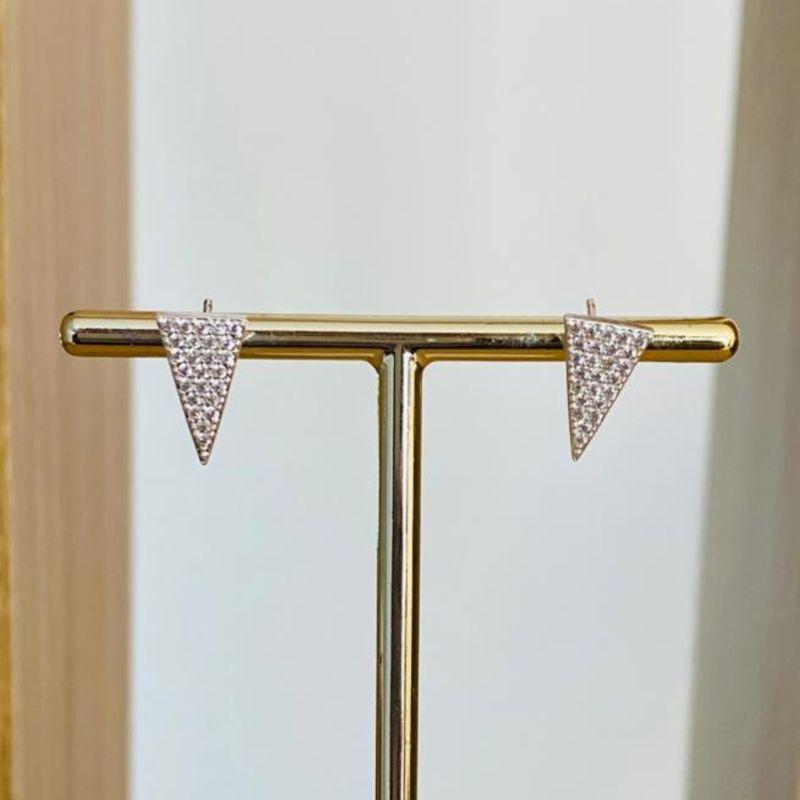 BRINCO TRIANGULO CRAVEJADO