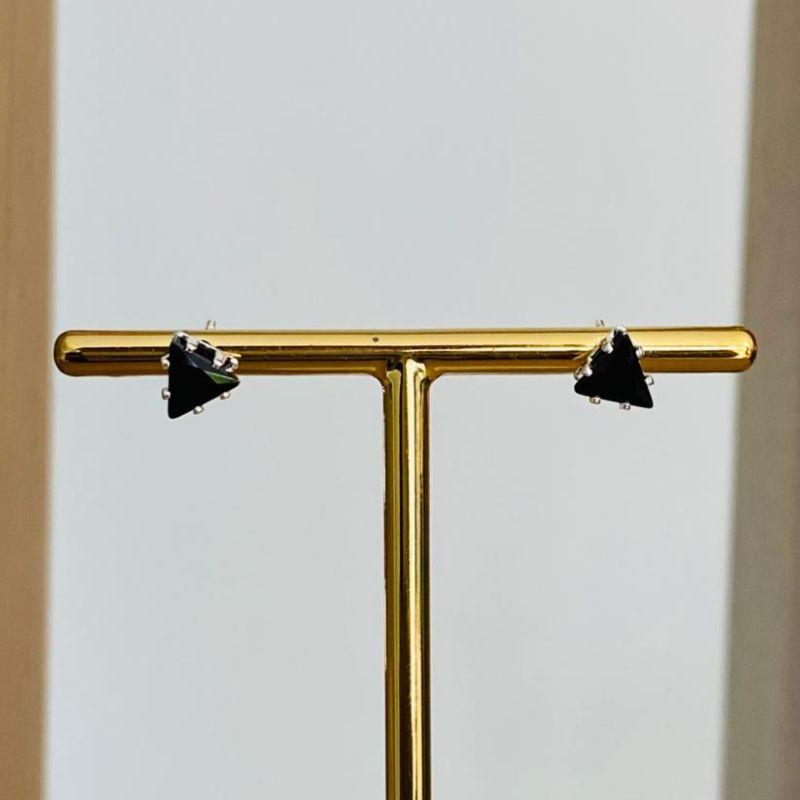 BRINCO TRIANGULO ZIRCONIA PRETA