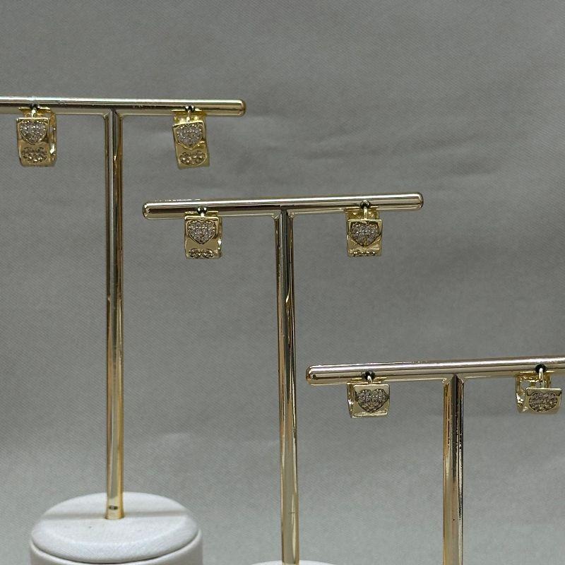 BRINCO TRIO ARGOLINHA CRAVEJADA COM CORACÕES