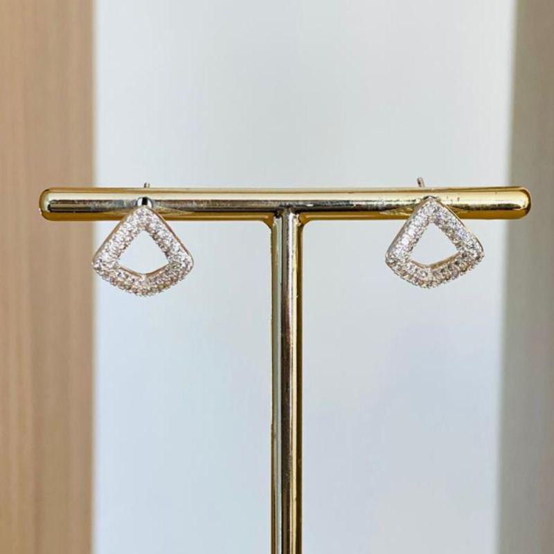 BRINCO VAZADO CRAVEJADO