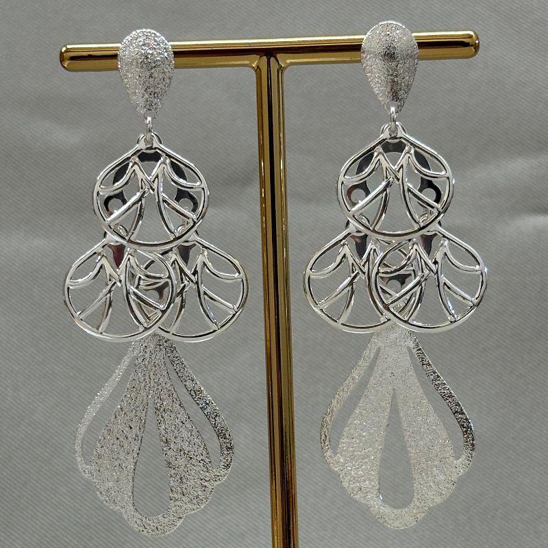 BRINCO VAZADO E CRAQUELADO