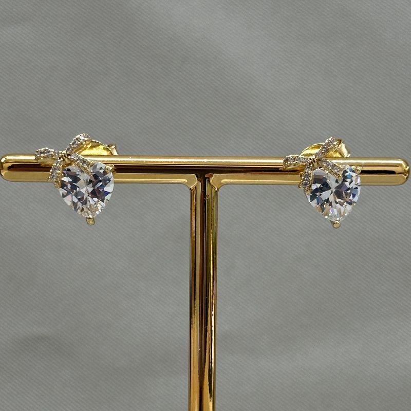 BRINCO ZIRCONIA CORAÇÃO LAÇO CRAVEJADO