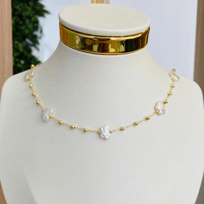 CHOCKER BORBOLETA EM PEROLA COM BOLINHAS